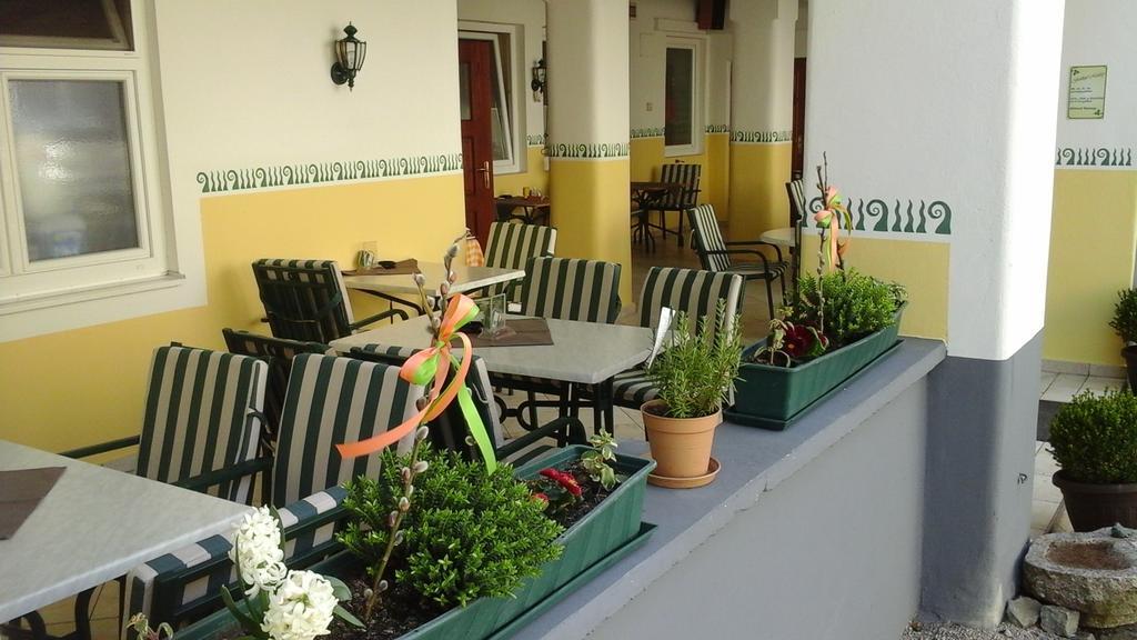 Gasthof Zum Goldenen Pflug Amstetten Exterior foto